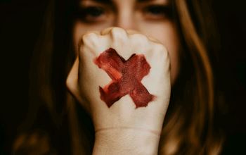 Fondazione TIM lancia il Bando Inclusione 2025: un sostegno concreto per le donne vittime di violenza